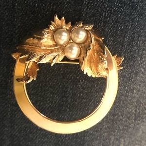 Vintage Sarah Coventry Brooch/ Pin